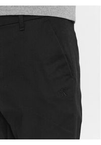 Calvin Klein Jeans Chinosy J30J317669 Czarny Slim Fit. Kolor: czarny. Materiał: bawełna