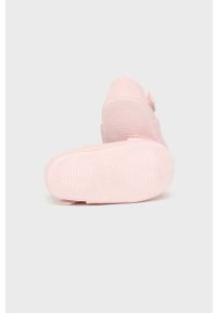 Mayoral Newborn buty niemowlęce kolor różowy. Zapięcie: rzepy. Kolor: różowy. Materiał: materiał. Wzór: gładki #3