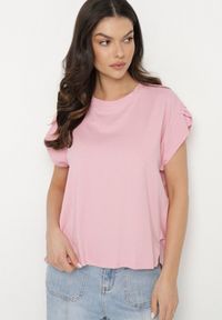 Born2be - Różowy T-shirt z Bawełny Ozdobiony Rozcięciami przy Rękawach Katirna. Okazja: na co dzień. Kolor: różowy. Materiał: bawełna. Wzór: aplikacja. Styl: klasyczny, casual