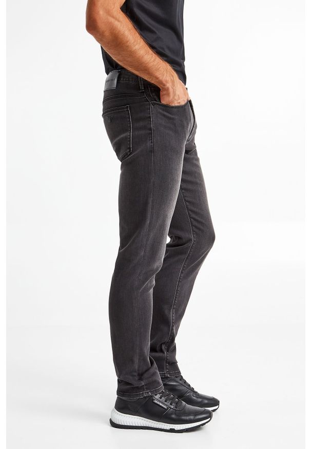 Emporio Armani - JEANSY EMPORIO ARMANI. Wzór: aplikacja