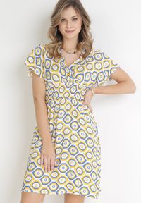 Born2be - Żółta Sukienka Mini z Wiskozy z Gumką w Pasie i Kopertowym Dekoltem Karisa. Kolor: żółty. Materiał: wiskoza. Długość rękawa: krótki rękaw. Sezon: wiosna, lato. Typ sukienki: kopertowe. Długość: mini #5