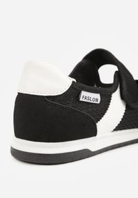 Born2be - Czarne Tenisówki w Stylu Balerinek z Napisem Emitanela. Okazja: na co dzień. Zapięcie: rzepy. Kolor: czarny. Materiał: jeans. Wzór: napisy. Styl: casual, sportowy #6