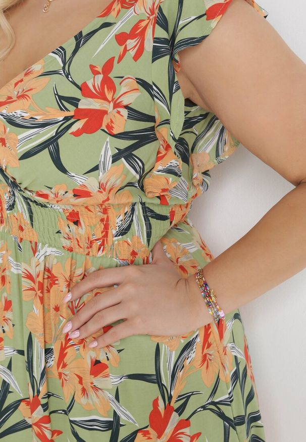 Born2be - Zielona Sukienka Maxi z Gumkami w Talii i Kopertowym Dekoltem Elysa. Okazja: na co dzień. Typ kołnierza: dekolt kopertowy. Kolor: zielony. Długość rękawa: krótki rękaw. Typ sukienki: kopertowe. Styl: casual, elegancki. Długość: maxi