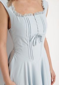 Born2be - Niebieska Rozkloszowana Sukienka Vices w Rustykalnym Stylu z Wiązaniem Gorsetowym Foliora. Okazja: na co dzień. Typ kołnierza: dekolt gorset. Kolor: niebieski. Długość rękawa: na ramiączkach. Typ sukienki: gorsetowe. Styl: klasyczny, casual, elegancki #7