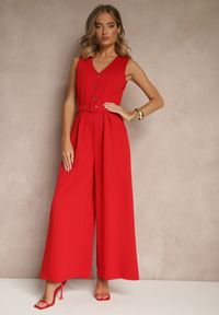 Renee - Czerwony Kombinezon o Taliowanym Kroju z Wiskozą i Paskiem Raliorea. Kolor: czerwony. Materiał: wiskoza. Styl: elegancki