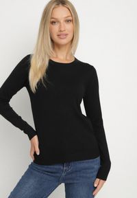 Born2be - Czarny Klasyczny Sweter z Wiskozą Oleva. Okazja: do pracy, na co dzień. Kolor: czarny. Materiał: wiskoza. Styl: klasyczny #3