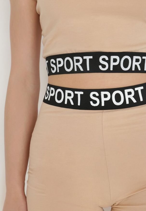Born2be - Beżowy 2-Częściowy Komplet Dresowy Penthinna. Kolor: beżowy. Materiał: dresówka. Wzór: gładki, napisy. Sport: fitness