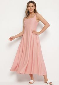 Born2be - Różowa Wiskozowa Sukienka o Rozkloszowanym Kroju z Kwadratowym Dekoltem Avmila. Typ kołnierza: dekolt kwadratowy. Kolor: różowy. Materiał: wiskoza. Styl: klasyczny #4