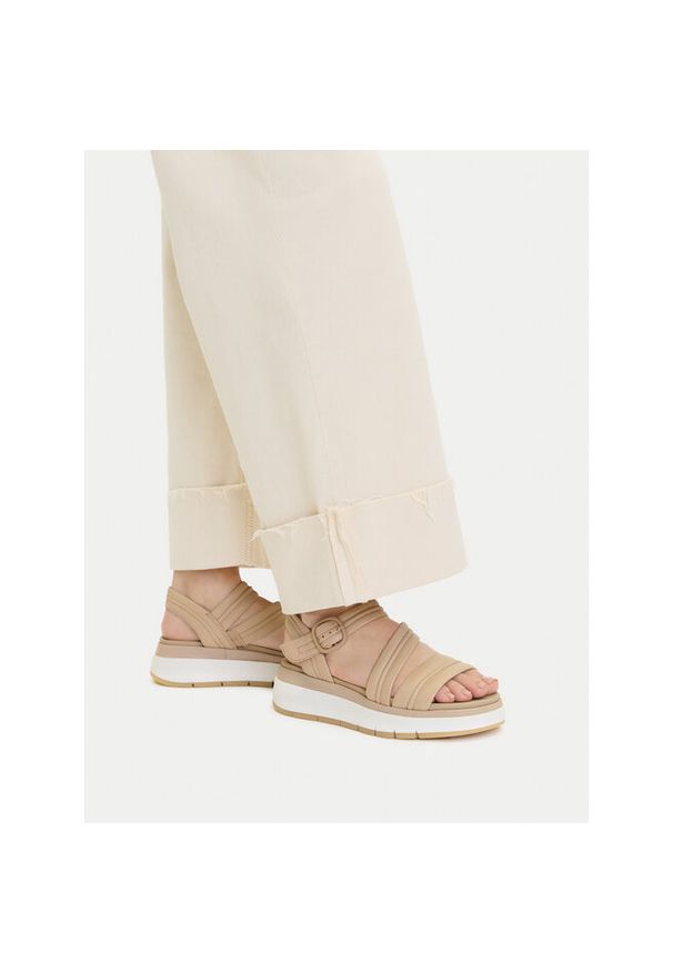 Sandały Clarks. Kolor: beżowy