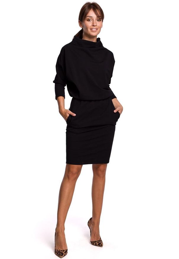 MOE - Czarna Kimonowa Sukienka z Ołówkowym Dołem. Kolor: czarny. Materiał: elastan, bawełna. Typ sukienki: ołówkowe