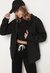 Born2be - Czarna Rozpinana Bluza z Bawełną i Kapturem Typu Oversize Diosa. Okazja: na co dzień. Kolor: czarny. Materiał: bawełna. Sezon: jesień, wiosna. Styl: casual, klasyczny