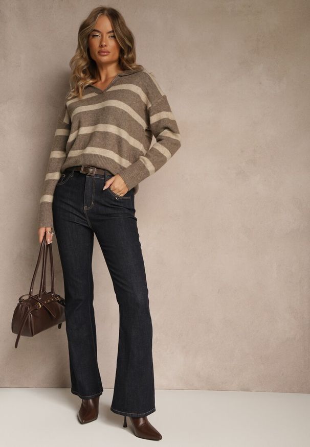 Renee - Beżowy Sweter z Wełną Zdobiony Kołnierzykiem i Wzorem w Paski Tevila. Okazja: na co dzień. Typ kołnierza: dekolt w serek. Kolor: beżowy. Materiał: wełna. Wzór: aplikacja, paski. Styl: sportowy, casual, elegancki