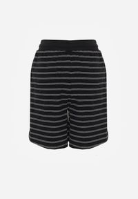 Born2be - Czarne Bawełniane Szorty w Paski z Wysokim Stanem w Stylu Casual Naunea. Okazja: na co dzień. Stan: podwyższony. Kolor: czarny. Materiał: bawełna. Długość: długie. Wzór: paski. Sezon: lato. Styl: casual #4