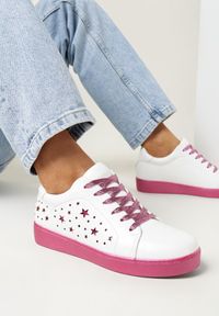 Born2be - Biało-Różowe Sneakersy Sznurowane Tazaya. Kolor: biały