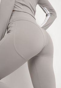 Born2be - Jasnoszare Legginsy z Modelującymi Przeszyciami Selettia. Okazja: na co dzień, na spacer. Kolor: szary. Styl: klasyczny, casual