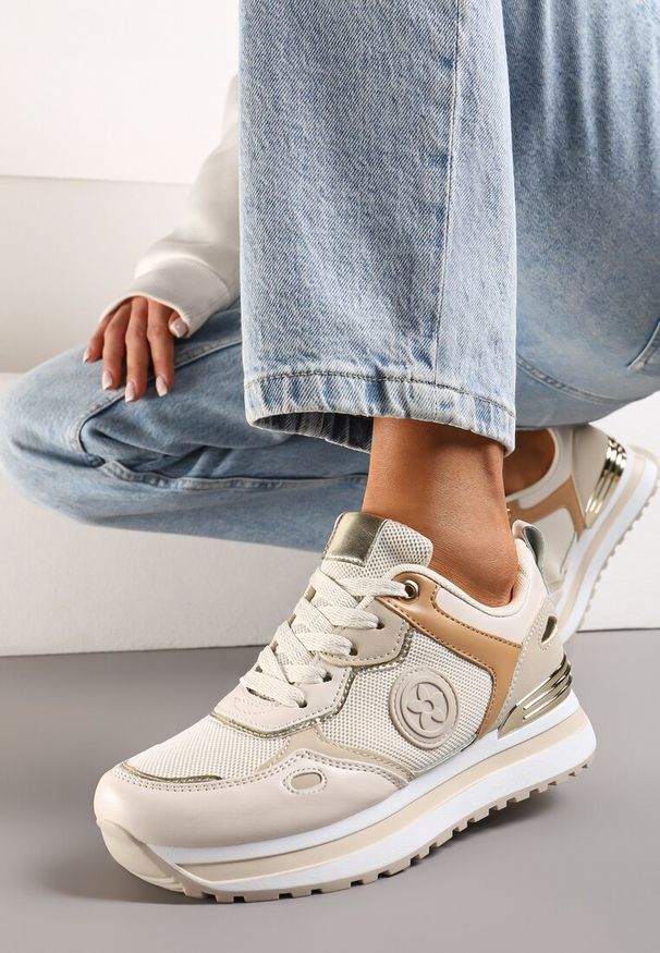 Born2be - Beżowe Sneakersy na Grubej Podeszwie z Metaliczną Wstawką Davenna. Okazja: na co dzień. Kolor: beżowy