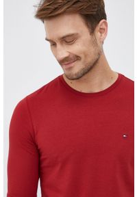 TOMMY HILFIGER - Tommy Hilfiger Longsleeve męski kolor czerwony gładki. Okazja: na co dzień. Kolor: czerwony. Długość rękawa: długi rękaw. Wzór: gładki. Styl: casual #1