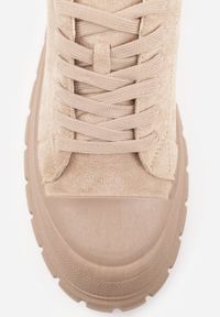 Renee - Ciemnobeżowe Sneakersy Vices na Platformie z Tłoczeniem Ozdobione Perforacją Leaniael. Okazja: na co dzień. Kolor: beżowy. Materiał: jeans. Wzór: aplikacja. Obcas: na platformie #5