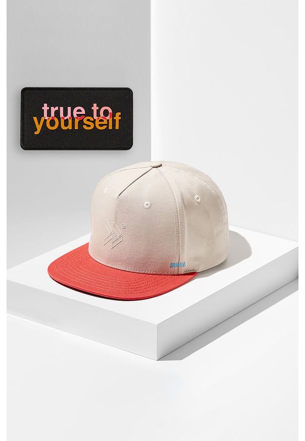 Next Generation Headwear - Next generation headwear Czapka z daszkiem kolor kremowy z aplikacją. Kolor: beżowy. Materiał: bawełna. Wzór: aplikacja