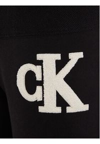 Calvin Klein Jeans Spodnie dresowe Towelling Logopack IB0IB01677 Czarny Regular Fit. Kolor: czarny. Materiał: bawełna