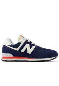 Buty młodzieżowe New Balance GC574VPN - granatowe. Okazja: na uczelnię, na co dzień. Zapięcie: rzepy. Kolor: niebieski. Materiał: zamsz, materiał, syntetyk, guma. Szerokość cholewki: normalna. Model: New Balance 574. Sport: turystyka piesza