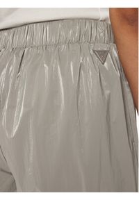 Guess Spodnie dresowe V5RB09 WGUJ0 Szary Regular Fit. Kolor: szary. Materiał: syntetyk #2