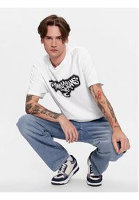 Tommy Jeans T-Shirt Spray DM0DM18272 Biały Regular Fit. Kolor: biały. Materiał: bawełna