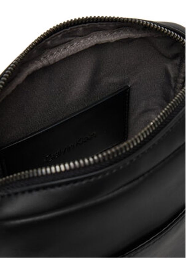 Calvin Klein Saszetka Ck Reporter LV04D3248G Czarny. Kolor: czarny. Materiał: skóra