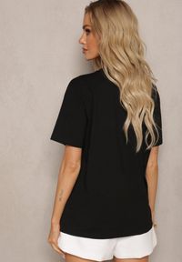 Renee - Czarny T-shirt z Okrągłym Dekoltem Ozdobionym Łańcuszkiem Arillaisa. Kolor: czarny. Wzór: aplikacja #4
