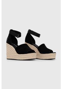 Calvin Klein Jeans sandały WEDGE SANDAL WIDE SU CON damskie kolor czarny na koturnie YW0YW00963. Zapięcie: rzepy. Kolor: czarny. Materiał: poliester, materiał, guma. Wzór: gładki. Obcas: na koturnie #2