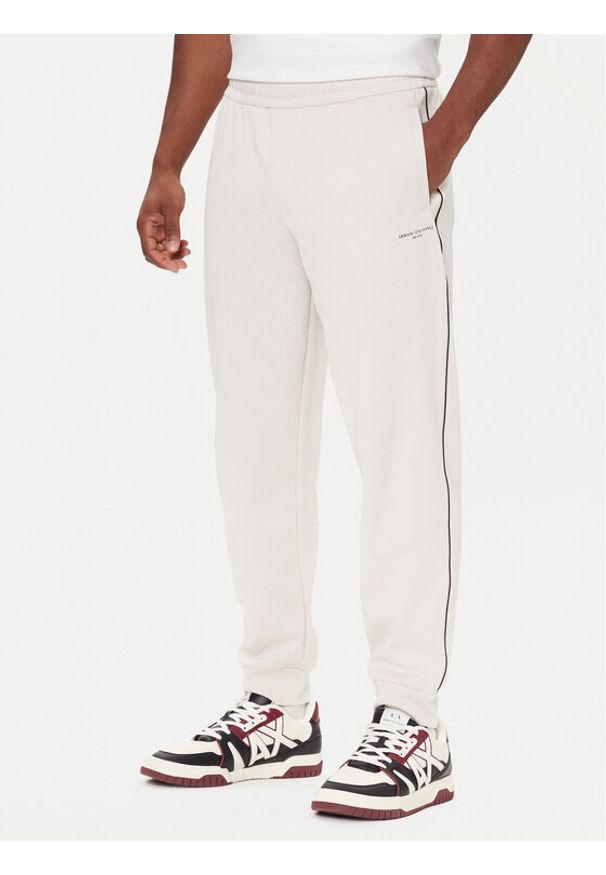 Armani Exchange Spodnie dresowe XM001358 AF16278 U1013 Écru Regular Fit. Materiał: syntetyk
