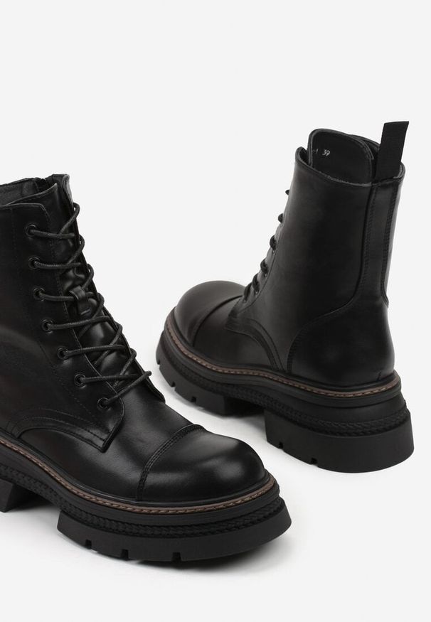 Born2be - Czarne Botki Workery na Podeszwie z Tłoczeniami Temishe. Kolor: czarny. Materiał: jeans, skóra. Szerokość cholewki: normalna. Styl: klasyczny