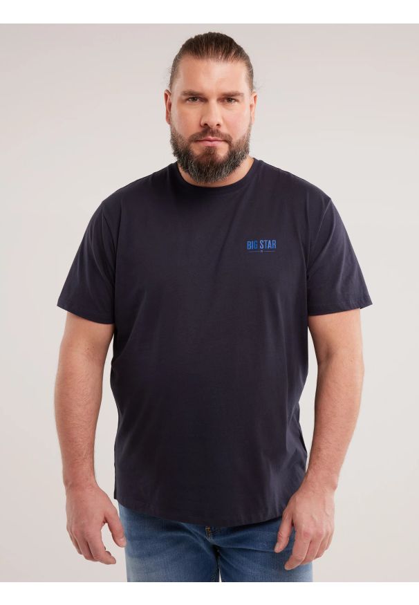 Big-Star - Koszulka męska z nadrukiem granatowa Tatisar 403. Kolor: niebieski. Materiał: bawełna, jeans. Długość: krótkie. Wzór: nadruk. Sezon: lato. Styl: sportowy, klasyczny