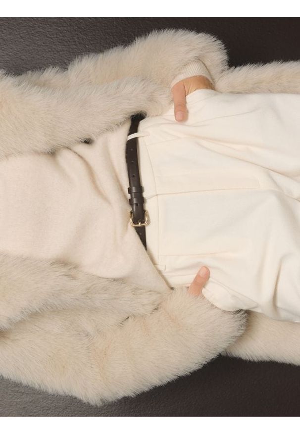 Reserved - Pasek z łączonych materiałów - ciemnobrązowy. Kolor: brązowy. Materiał: materiał