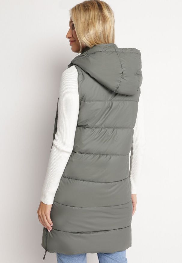 Born2be - Szara Kamizelka Pikowana o Długim Fasonie z Kapturem Prassa. Typ kołnierza: kaptur. Kolor: szary. Długość: długie