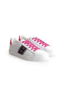 Trussardi Jeans Sneakersy | 79A00331 | Kobieta | Biały, Różowy. Nosek buta: okrągły. Kolor: różowy, biały, wielokolorowy. Materiał: skóra ekologiczna. Wzór: aplikacja, nadruk