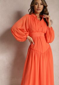 Renee - Pomarańczowa Elegancka Sukienka w Stylu Vintage z Powlekanymi Guzikami i Marszczeniami Lefandia. Typ kołnierza: kołnierzyk stójkowy. Kolor: pomarańczowy. Styl: vintage, elegancki #4