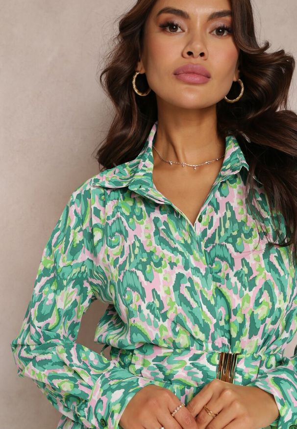 Renee - Zielona Wzorzysta Sukienka z Kołnierzykiem i Dodatkowym Paskiem Verenice. Kolor: zielony. Materiał: materiał. Długość rękawa: długi rękaw. Typ sukienki: koszulowe. Długość: midi