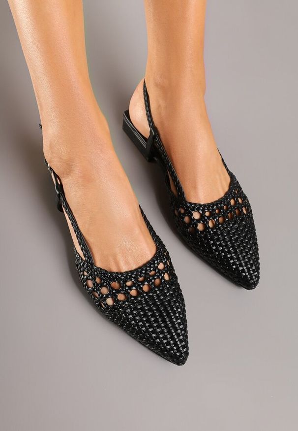 Renee - Czarne Ażurowe Sandały Typu Slingback Ciaralin. Okazja: na co dzień. Zapięcie: sprzączka. Kolor: czarny. Wzór: ażurowy. Sezon: lato. Obcas: na obcasie. Styl: casual. Wysokość obcasa: średni