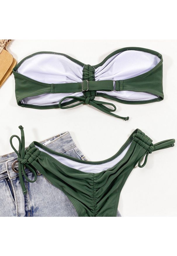 Intica - Strój kąpielowy dwuczęściowy z marszczeniem i wiązaniem na bokach Peggi. Kolor: zielony. Materiał: materiał