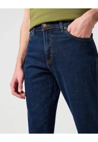 Wrangler - WRANGLER TEXAS SLIM MĘSKIE SPODNIE JEANSOWE CROSS GAME W12S8311U 112126497. Stan: podwyższony #5