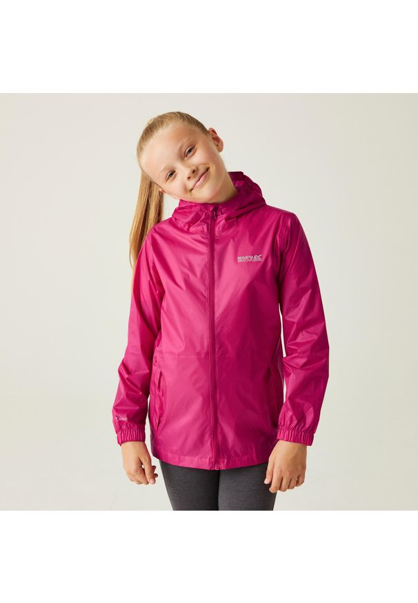 Regatta - Kurtka trekkingowa dziecięca Pack It Jacket III kieszonkowa. Kolor: różowy. Styl: sportowy. Sport: turystyka piesza