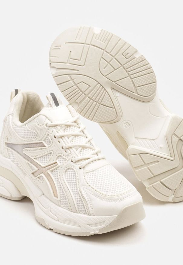 Born2be - Beżowe Sneakersy Ozdobione Geometrycznym Wzorem Erraza. Okazja: na spacer, na co dzień. Kolor: beżowy. Materiał: jeans. Wzór: aplikacja, geometria. Sport: turystyka piesza