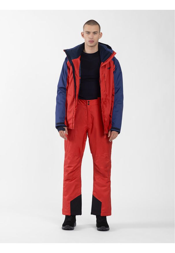 4f - 4F Spodnie narciarskie 4FAW23TFTRM402 Czerwony Regular Fit. Kolor: czerwony. Materiał: syntetyk. Sport: narciarstwo