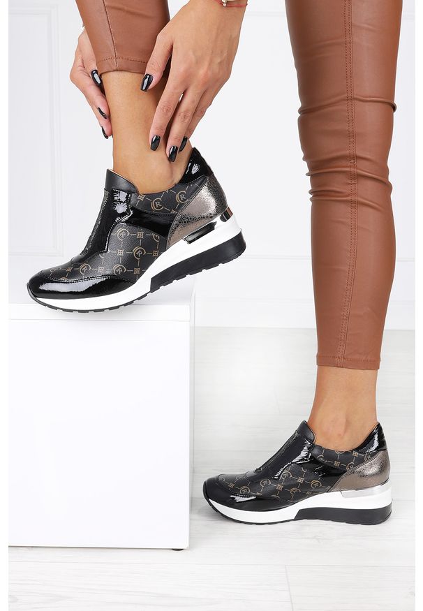 Casu - Czarne półbuty sneakersy na koturnie polska skóra casu 07276/272/1907/1811/00. Kolor: czarny. Materiał: skóra. Obcas: na koturnie