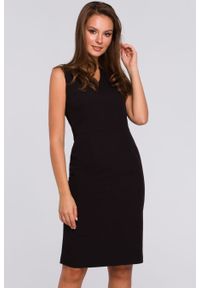 Sukienki.shop - Klasyczna elegancka sukienka midi z dekoltem V czarna. Okazja: na imprezę, do pracy, na randkę. Kolor: czarny. Długość rękawa: bez rękawów. Styl: klasyczny, elegancki. Długość: midi