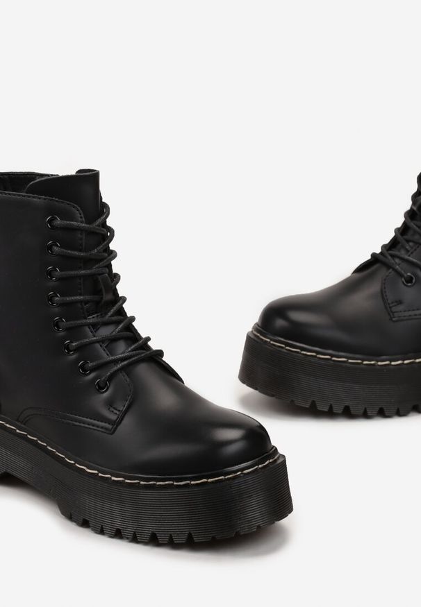 Born2be - Czarne Botki Workery na Platformie Xulia. Okazja: na co dzień. Zapięcie: sznurówki. Kolor: czarny. Materiał: jeans, skóra. Obcas: na platformie. Styl: klasyczny, elegancki, casual. Wysokość obcasa: średni