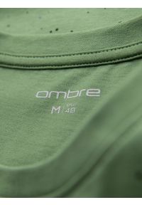 Ombre Clothing - Męski bawełniany t-shirt z nadrukiem i okrągłym dekoltem – zielony V4 - Rozmiar: L. Okazja: na co dzień. Kolor: zielony. Materiał: bawełna. Długość rękawa: krótki rękaw. Długość: krótkie. Wzór: nadruk. Sezon: wiosna, lato. Styl: casual, elegancki #9