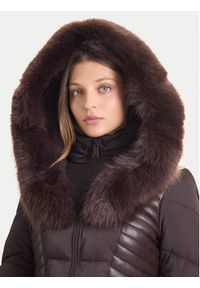 Guess Kurtka zimowa W4BL61 WGLZ0 Brązowy Slim Fit. Kolor: brązowy. Materiał: syntetyk. Sezon: zima #2