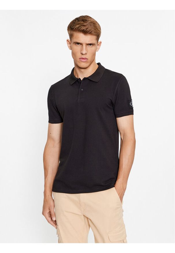 Calvin Klein Jeans Polo J30J323394 Czarny Regular Fit. Typ kołnierza: polo. Kolor: czarny. Materiał: bawełna